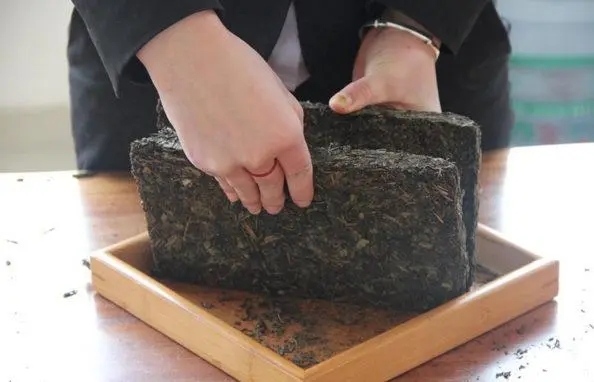 2022年怎么撬普洱茶磚？