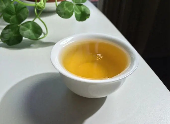 2022年一喝普洱茶肚子就熱熱的怎么回事？