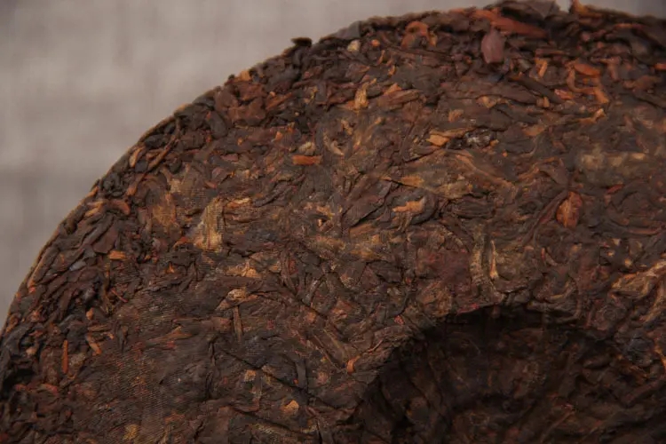 如何判斷普洱茶是否發(fā)霉？發(fā)霉的普洱茶應該怎么處理？