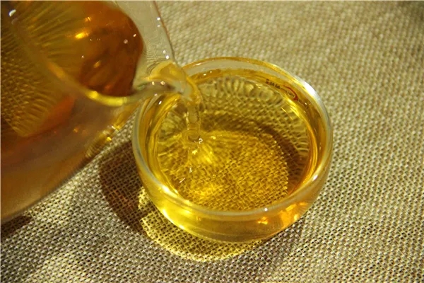 還在用自來(lái)水泡茶？難怪你泡的茶滋味不行~