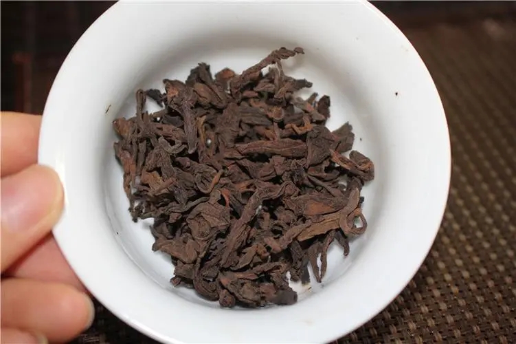 普洱茶的“樟香、棗香、糯香”等香味由什么決定？